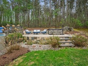 154 South Street, Upton MA 01568