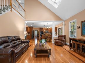 154 South Street, Upton MA 01568