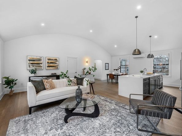 132 - 134 Elm Street 132, Marblehead MA 01945