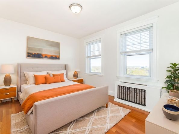 2001 Commonwealth Ave 34, Boston MA 02135