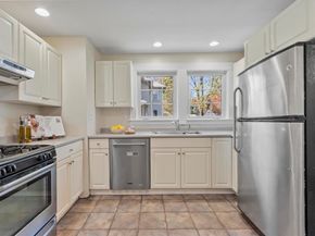 54 Pratt St, Reading MA 01867