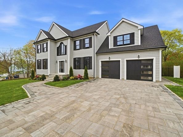 23 Day Cir, Woburn MA 01801