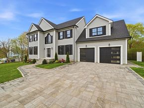 23 Day Cir, Woburn MA 01801