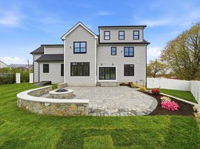 23 Day Cir, Woburn MA 01801