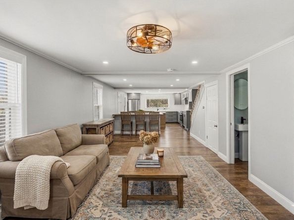 32 Harkaway Rd 32, North Andover MA 01845