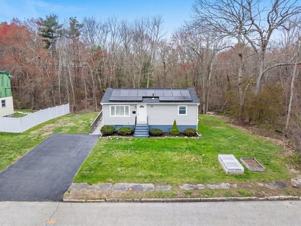 102 Brookside Rd, Rockland MA 02370