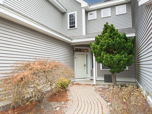 806 Ledgewood Way 806, Clinton MA 01510