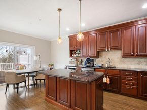 806 Ledgewood Way 806, Clinton MA 01510