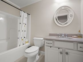 806 Ledgewood Way 806, Clinton MA 01510
