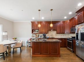 806 Ledgewood Way 806, Clinton MA 01510