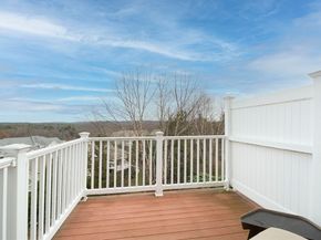 806 Ledgewood Way 806, Clinton MA 01510