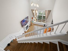 806 Ledgewood Way 806, Clinton MA 01510