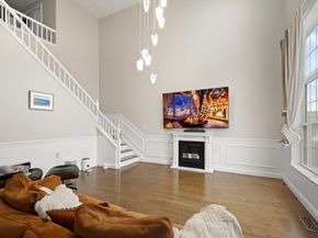 806 Ledgewood Way 806, Clinton MA 01510