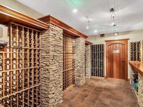 2 Stonegate Ln, Dover MA 02030
