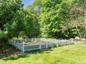 2 Stonegate Ln, Dover MA 02030