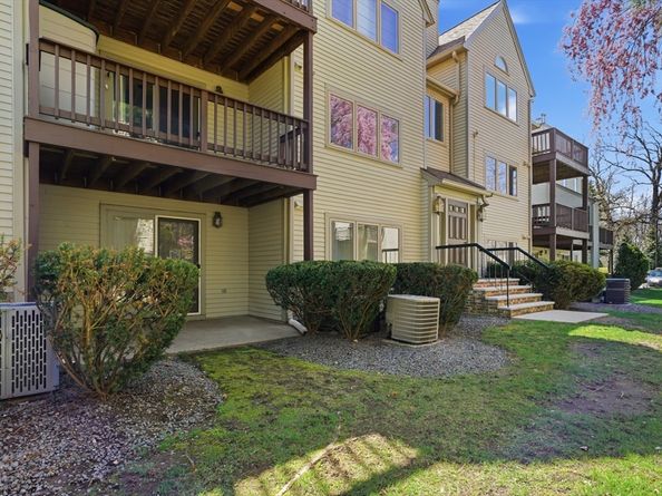 63 Maple St F, Canton MA 02021
