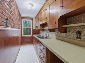 7 Third Avenue, Dudley MA 01571