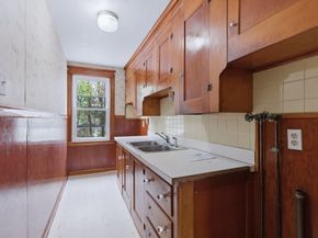 7 Third Avenue, Dudley MA 01571