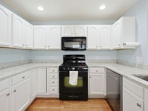 18 Azalea Ln 18, Grafton MA 01519