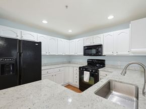 18 Azalea Ln 18, Grafton MA 01519