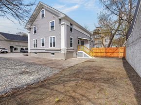8 Hammatt St 2, Ipswich MA 01938