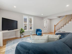 8 Hammatt St 2, Ipswich MA 01938