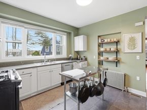 8 Westland St, Worcester MA 01602