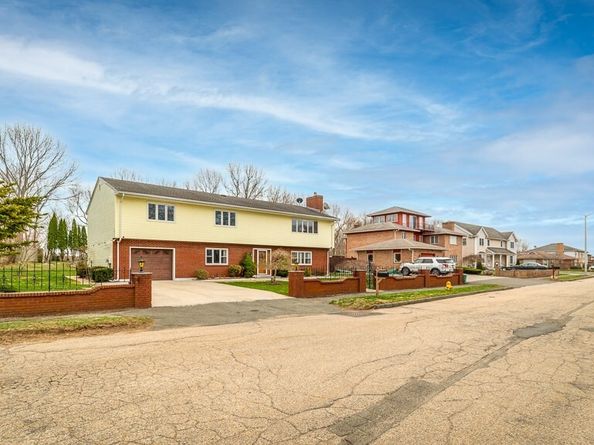 35 Reservoir Rd, Gloucester MA 01930