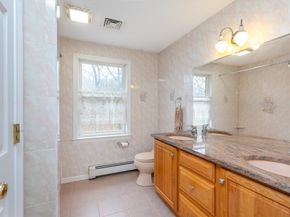 20 Teaberry Ln 1, Braintree MA 02184