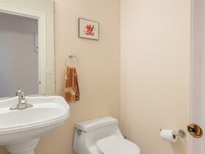 20 Teaberry Ln 1, Braintree MA 02184
