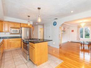 20 Teaberry Ln 1, Braintree MA 02184
