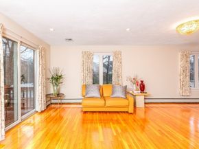 20 Teaberry Ln 1, Braintree MA 02184