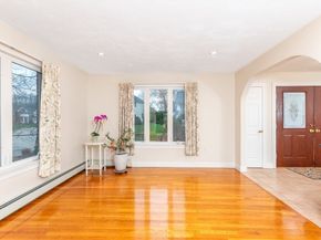20 Teaberry Ln 1, Braintree MA 02184