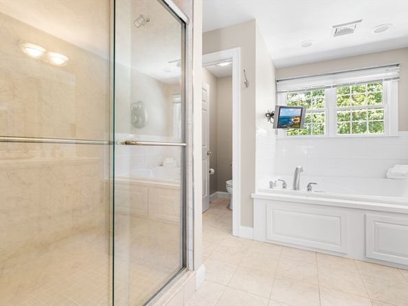 9 Tulip Way, Medway MA 02053