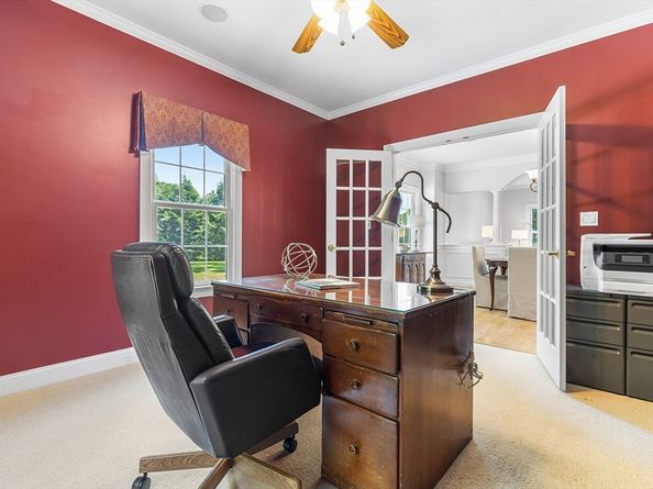 9 Tulip Way, Medway MA 02053