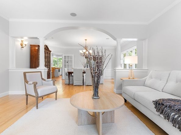 9 Tulip Way, Medway MA 02053
