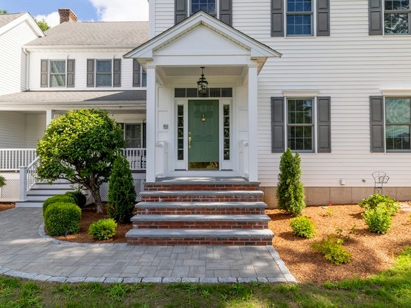 9 Tulip Way, Medway MA 02053
