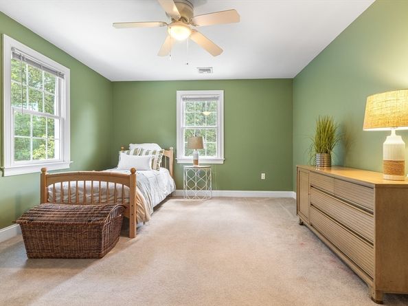 9 Tulip Way, Medway MA 02053