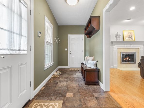 9 Tulip Way, Medway MA 02053