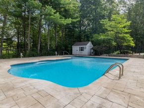 9 Tulip Way, Medway MA 02053
