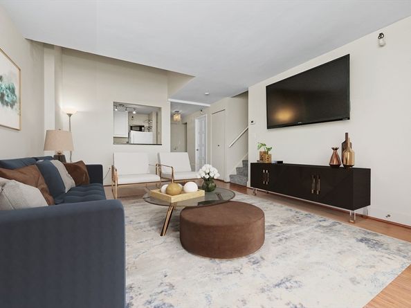 42 8th St 1307, Boston MA 02129