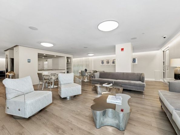 42 8th St 1307, Boston MA 02129