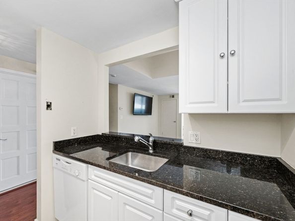 42 8th St 1307, Boston MA 02129