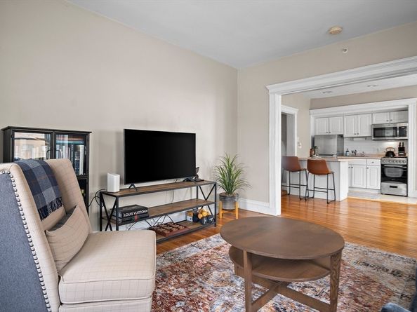 285 Lynn Shore 104, Lynn MA 01902