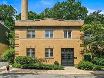 81 Glen Road