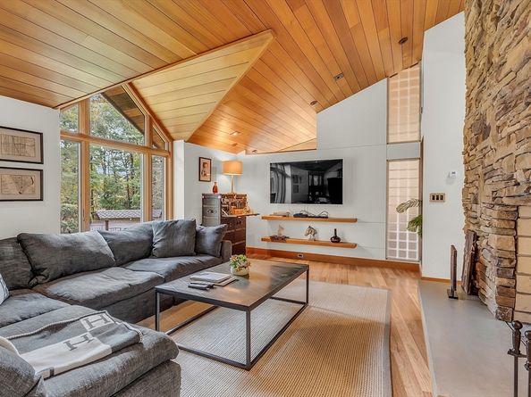 7 Goldenrod Lane, Lynnfield MA 01940