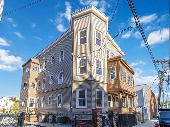 20 Alston 20, Somerville MA 02143