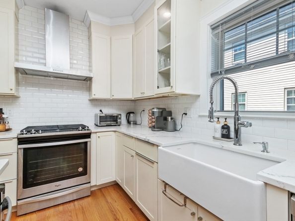 87 Sunnyside St 87, Boston MA 02136