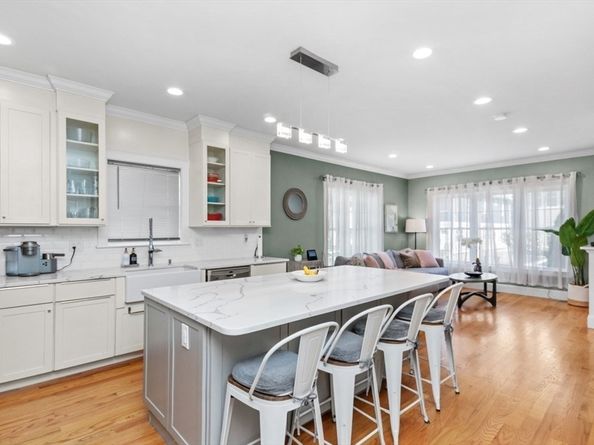 87 Sunnyside St 87, Boston MA 02136