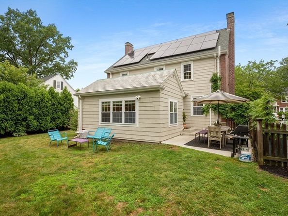 11 Standish Rd, Milton MA 02186